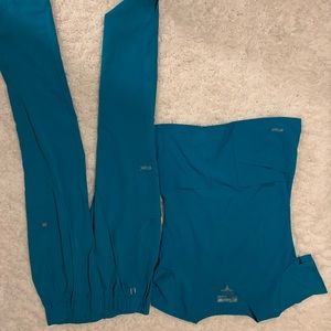 Women’s scrubs